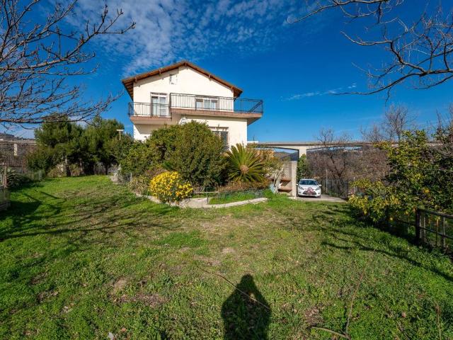Villa in vendita a San Lorenzo al Mare IM