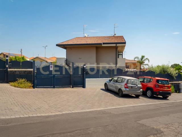 Villa in vendita a San Pietro Clarenza CT