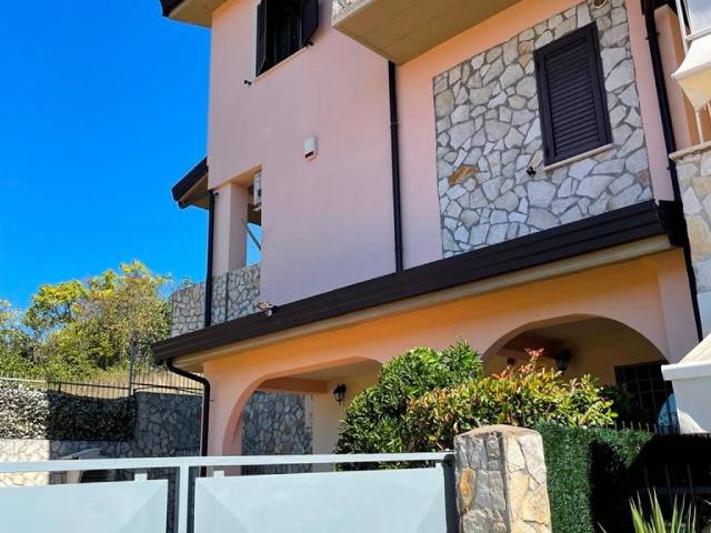 Casa indipendente in vendita a San Pietro in Guarano CS