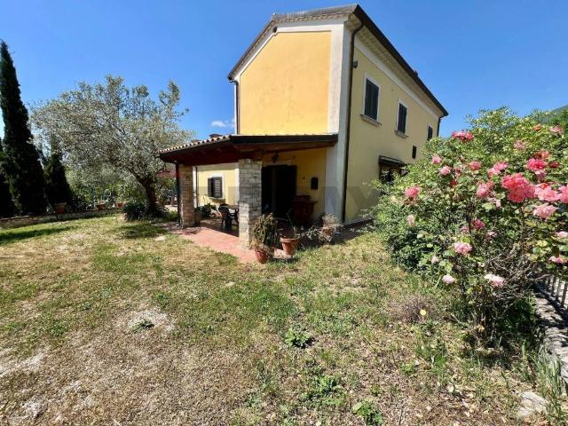 Villa in vendita a San Potito Sannitico CE