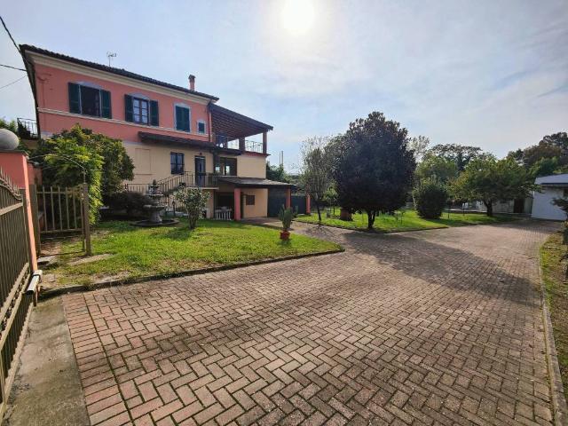 Villa in vendita a San Rocco al Porto LO