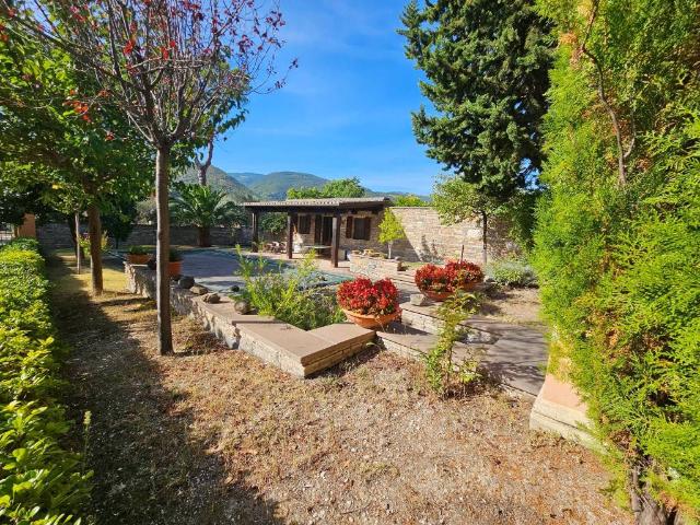 Villa in vendita a San Severino Marche MC