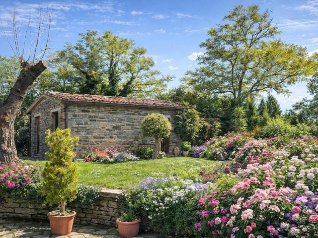Villa in vendita a San Severino Marche MC