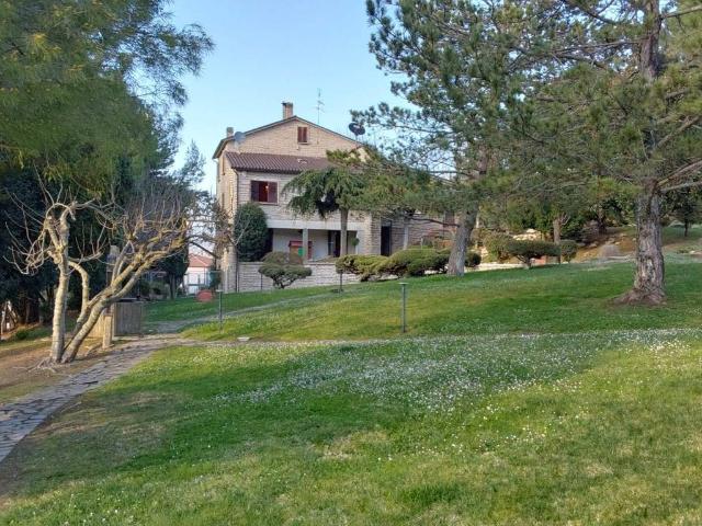 Villa in vendita a San Severino Marche MC
