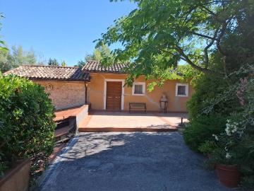 Villa in vendita a San Severino Marche MC