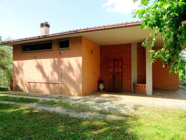 Villa in vendita a San Severino Marche MC