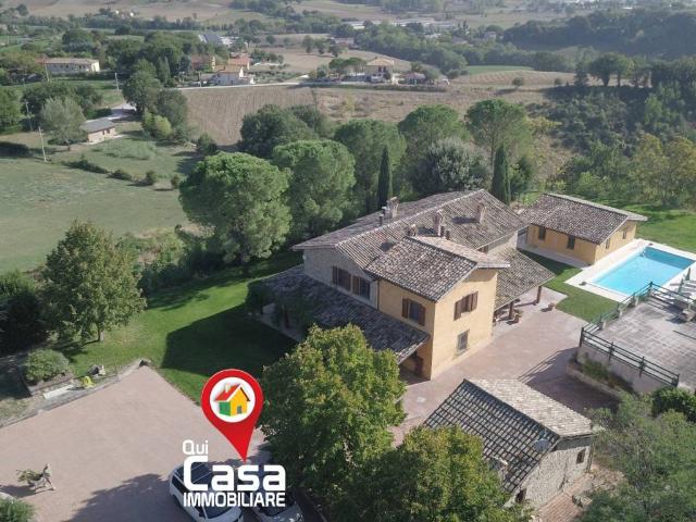 Villa in vendita a San Severino Marche MC