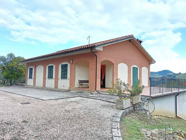 Villa in vendita a San Severino Marche MC