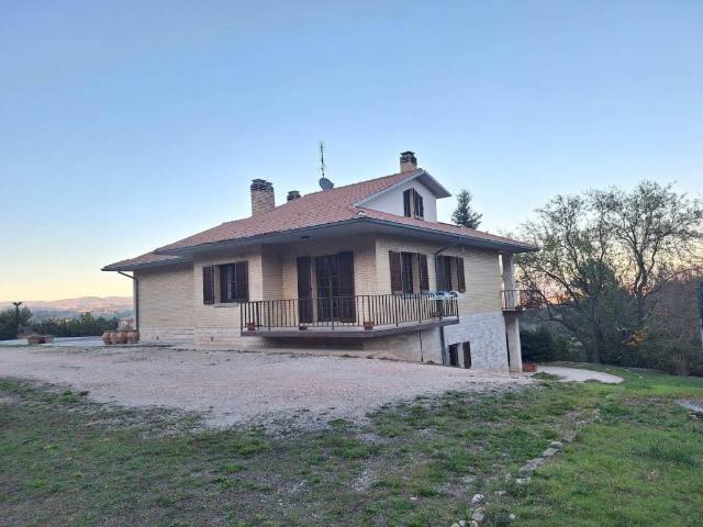 Villa in vendita a San Severino Marche MC