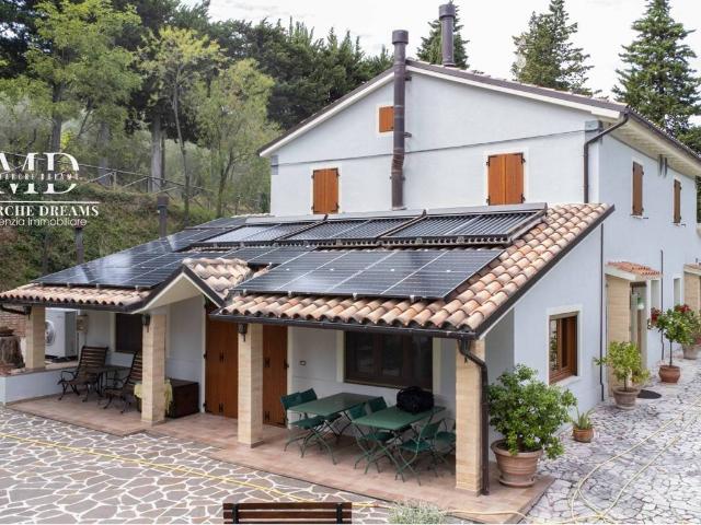 Villa in vendita a San Severino Marche MC