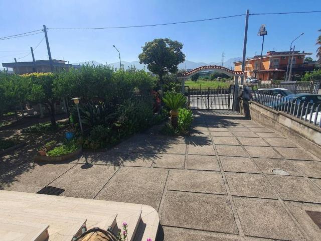 Villa in vendita a San Valentino Torio SA
