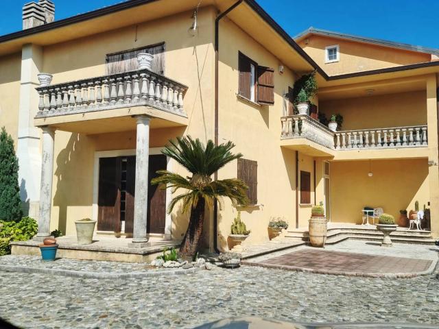 Villa in vendita a San Vincenzo La Costa
