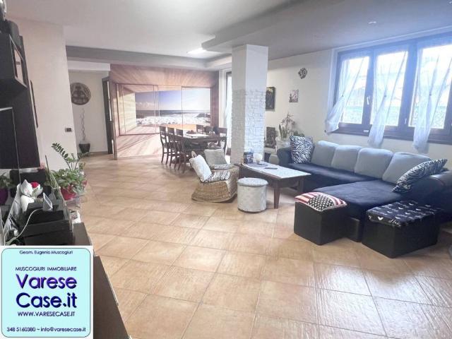 Villa in vendita a Sangiano VA