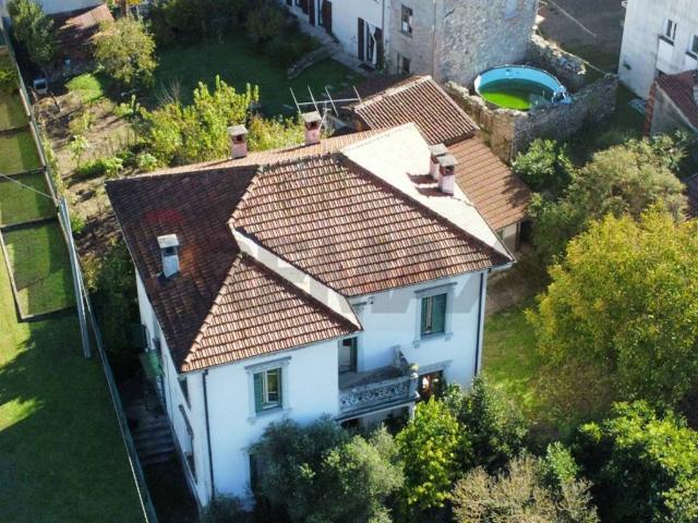 Villa in vendita a Sangiano VA