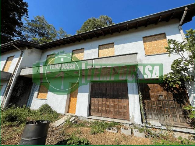 Villa in vendita a Sangiano VA