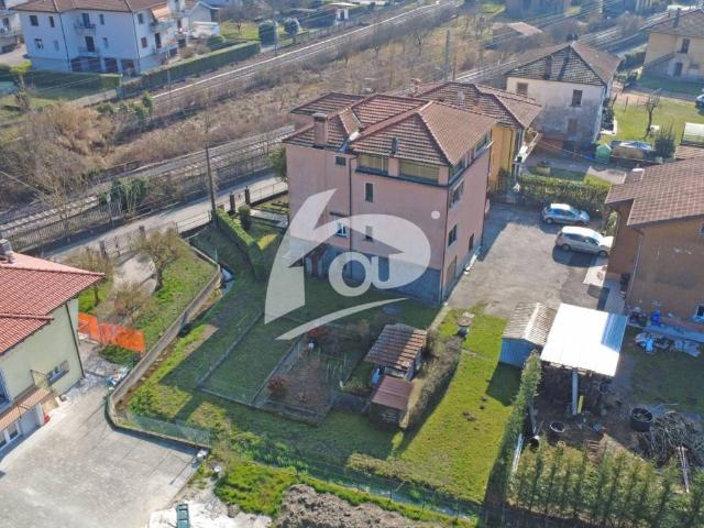 Villa in vendita a Sangiano VA