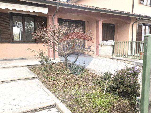 Villa in vendita a Sannazzaro De' Burgondi