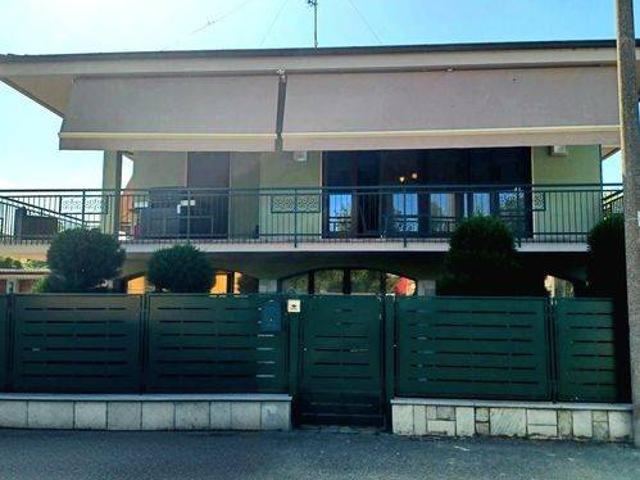 Villa in vendita a Sannazzaro de' Burgondi PV