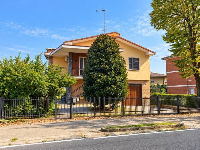 Villa in vendita a Sannazzaro de' Burgondi PV