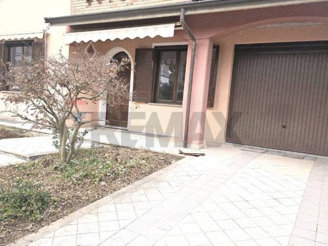 Villa in vendita a Sannazzaro de' Burgondi PV