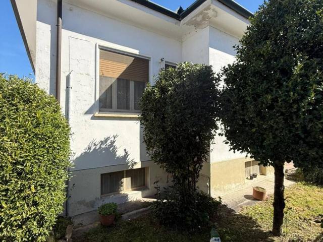 Villa in vendita a Sannazzaro de' Burgondi PV
