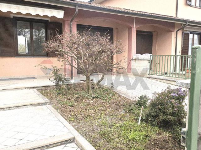 Villa in vendita a Sannazzaro de' Burgondi PV