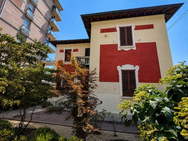 Villa in vendita a Sannazzaro de' Burgondi PV