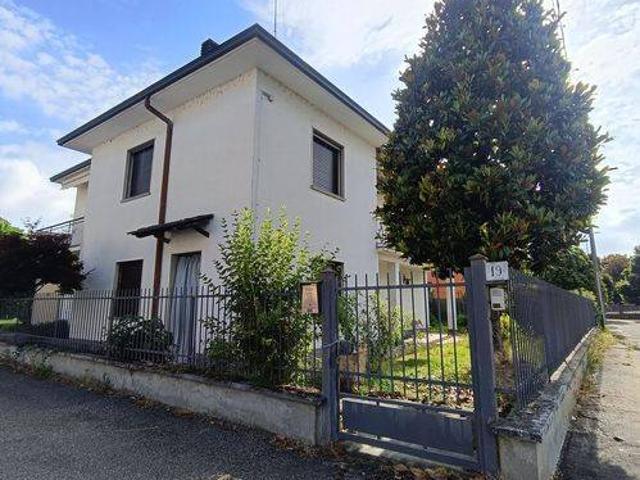 Villa in vendita a Sannazzaro de' Burgondi PV