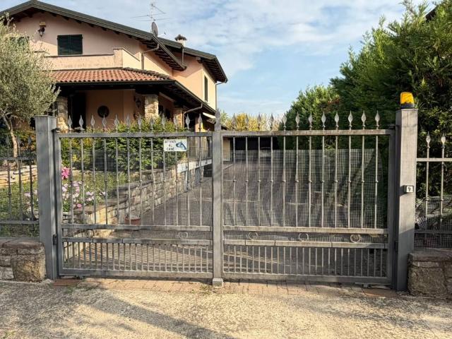 Villa in vendita a Sannazzaro de' Burgondi PV