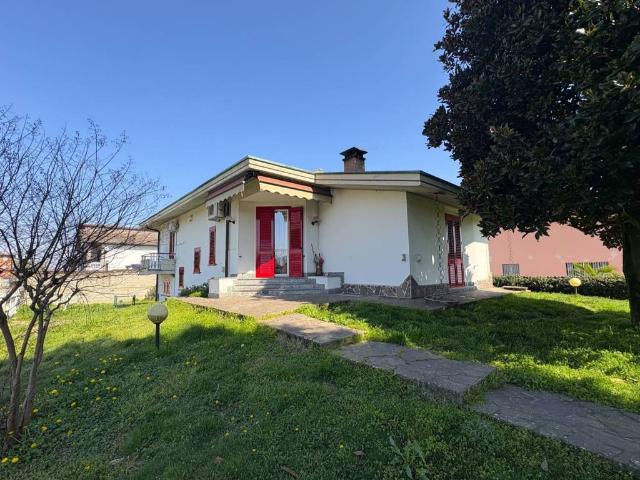 Villa in vendita a Sannazzaro de' Burgondi PV