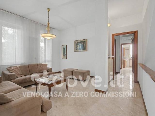 Villa in vendita a Sannazzaro de' Burgondi PV