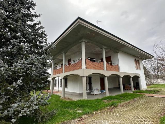 Villa in vendita a Sannazzaro de' Burgondi PV