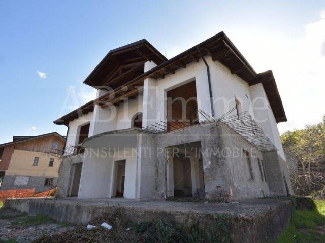 Villa in vendita a Santo Stefano Belbo CN