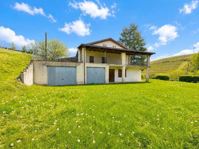 Villa in vendita a Santo Stefano Belbo CN
