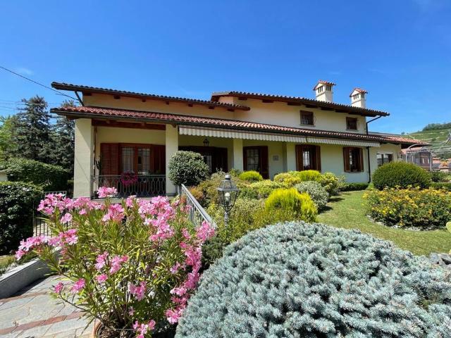 Villa in vendita a Santo Stefano Belbo CN