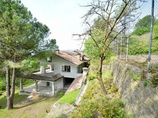 Villa in vendita a Santo Stefano Belbo CN