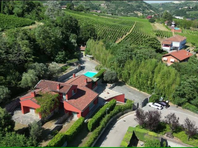 Villa in vendita a Santo Stefano Belbo CN