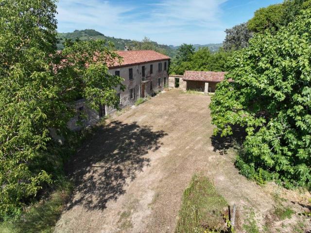 Villa in vendita a Santo Stefano Belbo CN
