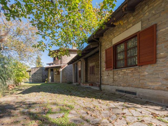 Villa in vendita a Santo Stefano Belbo CN