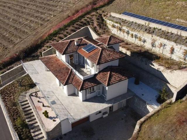 Villa in vendita a Santo Stefano Belbo CN