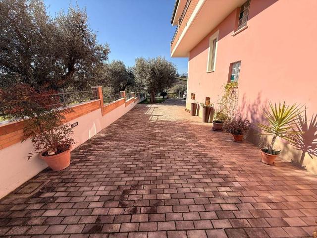Villa in vendita a Sant'Omero TE