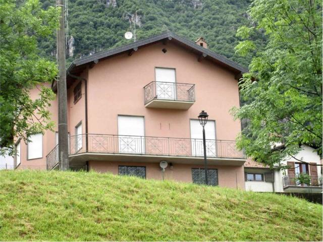 Villa in vendita a Sant'Omobono Terme BG