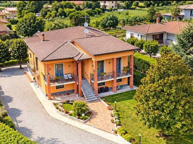 Villa in vendita a Santa Giuletta PV
