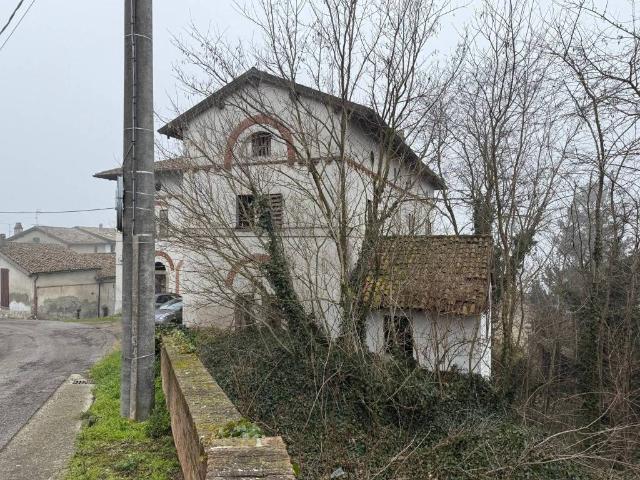 Villa in vendita a Santa Giuletta PV