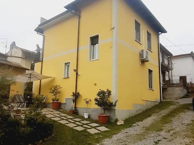Villa in vendita a Santa Giuletta PV