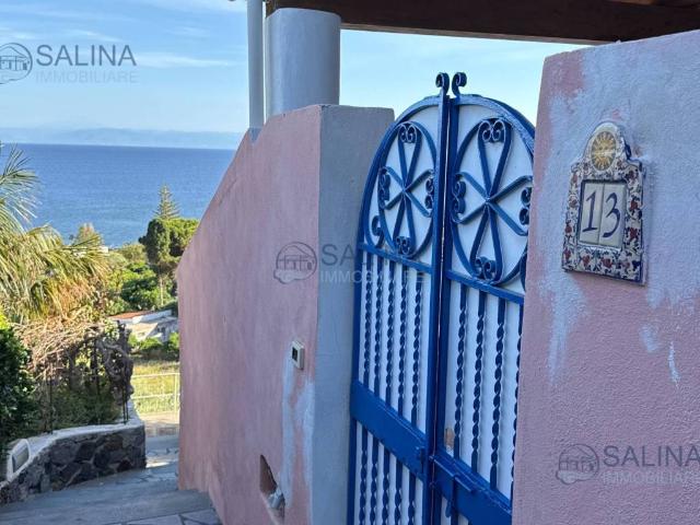 Villa in vendita a Santa Marina Salina ME