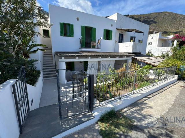 Villa in vendita a Santa Marina Salina ME