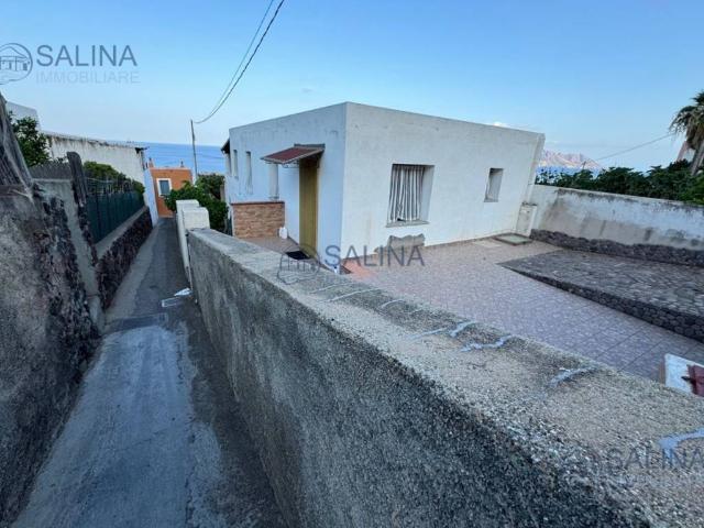 Villa in vendita a Santa Marina Salina ME