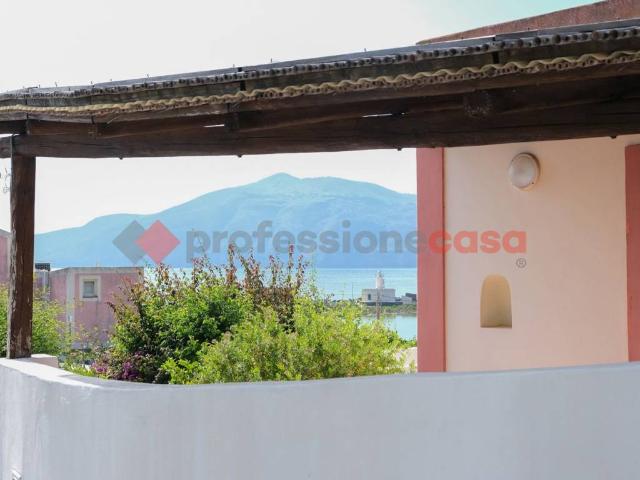 Villa in vendita a Santa Marina Salina ME