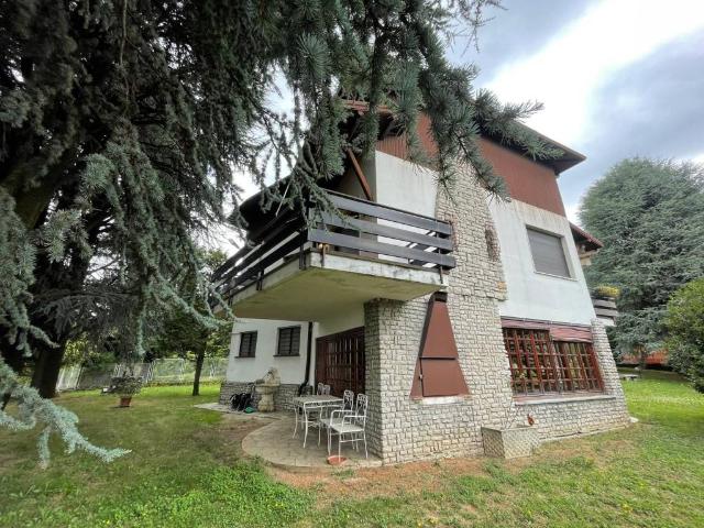 Villa in vendita a Santa Maria Hoè LC